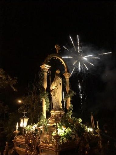 Procesión nocturna de San Gregorio Nacianceno con fuegos artificiales